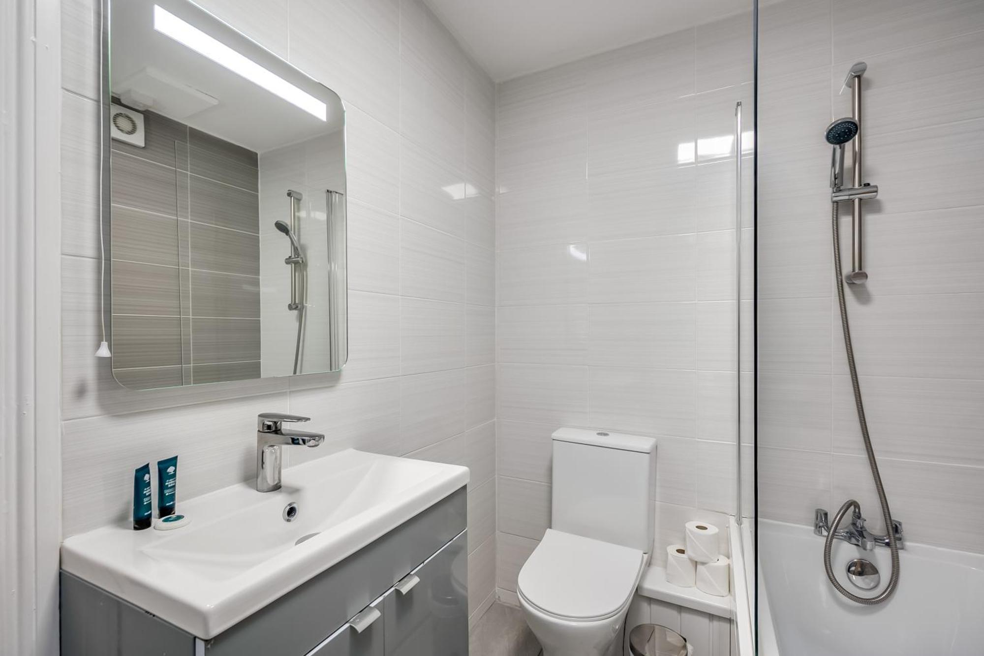 Central Belfast Apartments Queen'S Hideaway المظهر الخارجي الصورة